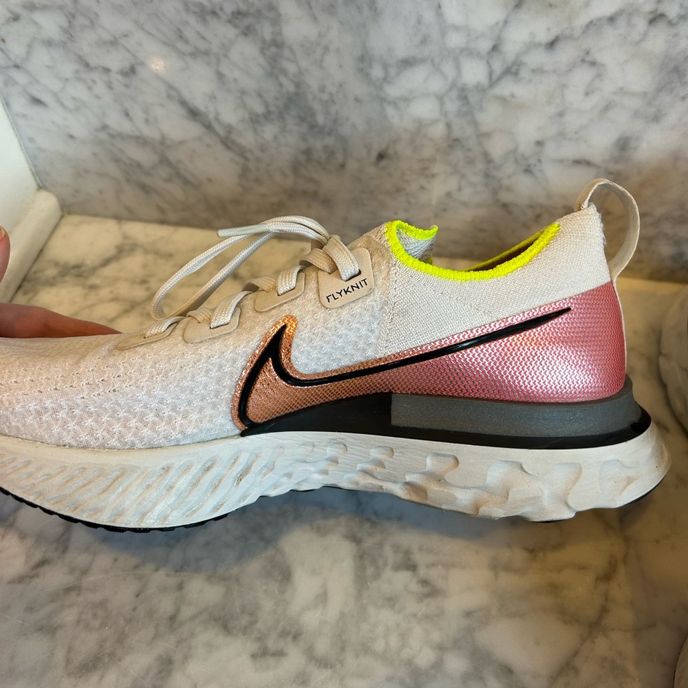Nike React Flyknit Men’s Sneaker Size 9 – Lightly Used - Picture 4 of 10